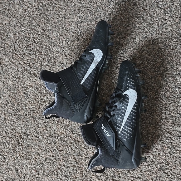 Alpha Nike Men's Football Cleats - Picture 2 of 4